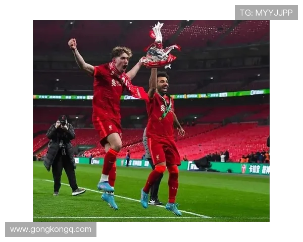 利物浦与曼城激战正酣最终比分揭晓引发热议 利物浦与曼城激战正酣最终比分揭晓引发热议